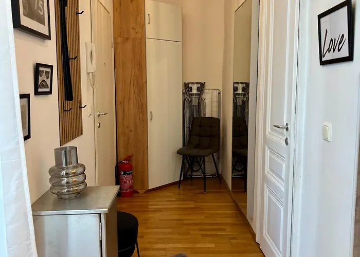 2br Stylish Modern - 15 Minutes To Viennas Center